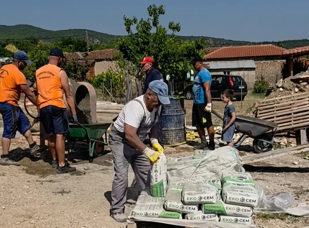 Evros'ta Köylüden Genç Çifte Anlamlı Destek: Evlerini Beraber İnşa Ediyorlar