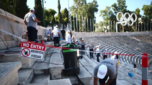 Atina'daki Panathenaic Stadyumu 120 Yılda İlk Büyük Temizliğini Gerçekleştirdi