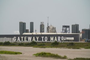 Elon Musk'ın SpaceX Roketi Ay'a Çarpıyor: NASA Alarmda