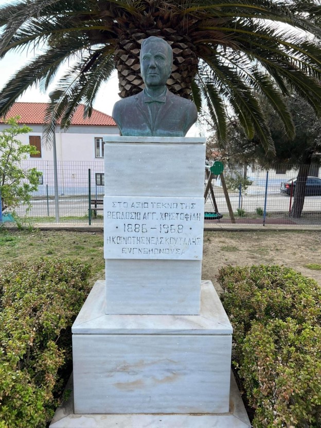 Nea Koutali, Limni'de Theodosios Christofidis'in heykeli.
