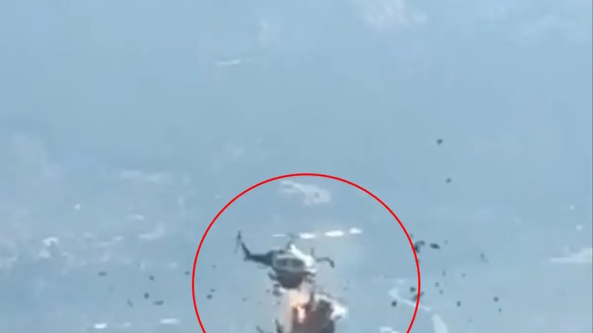 Attika Yangınlarında İki Su Bombardıman Helikopteri Havaalanında Çakıştı