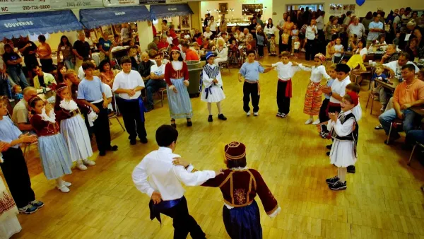 Fayetteville Yunan Festivali'nde Nostaljik Bir Yolculuk: Arşivlerden Seçme Kareler