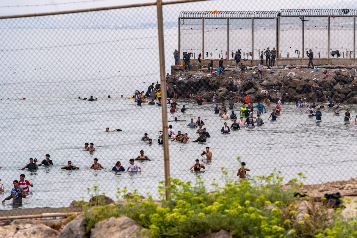 İnternette Yayılan Asılsız İddialar Göçmenleri Ceuta Sınırına Hücum Ettirdi