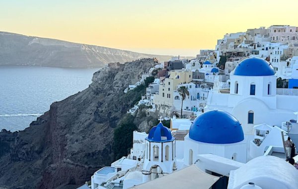Santorini'nin Mavi Kubbeli Kiliseleri Göründüğü Kadar Eski Değil