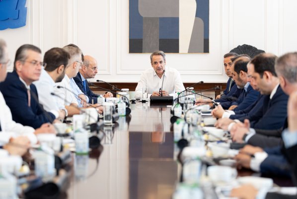 Başbakan Miçotakis, Batı Attika'daki Yangın Bölgesinde Alınacak Acil Önlemleri Görüştü