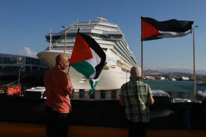 Yunanistan'da İsrail Turistleri Taşıyan Kruvaziyer Gemisine Protesto