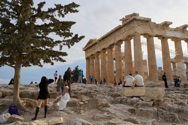 Yunanistan'da Turizm Gelirleri %14.8 Arttı, Ticaret Açığını Daralttı
