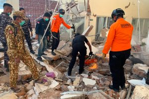 Endonezya'nın Kıyılarına Yakın Yerlerde 7.7 Büyüklüğünde Deprem