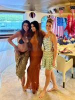 ABD'nin Atina Büyükelçisi Kimberly Guilfoyle, Lüks Yatıyla İyon Denizi'nde Tatilin Keyfini Çıkarıyor