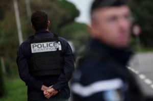Fransa'da İslamcı Saldırgan 'Allahuekber' Diyerek İki Polisi Bıçakladı