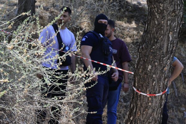 Lycabettus'ta Bulunan Cesedin 57 Yaşındaki Kadın Olabileceği Belirtiliyor