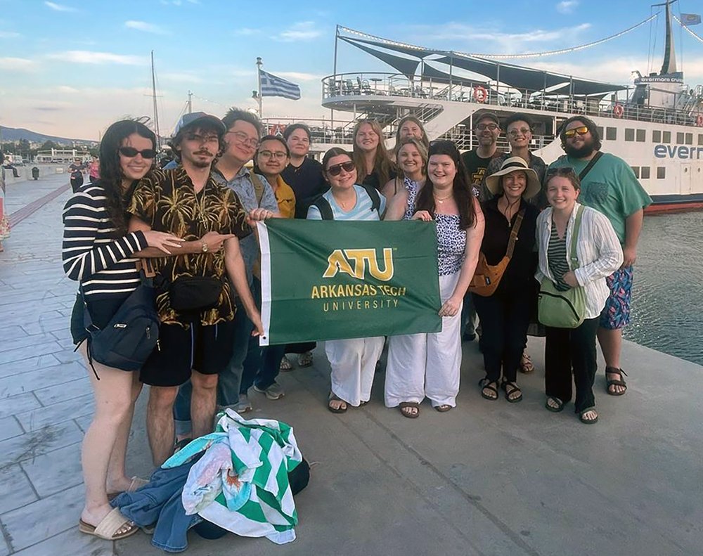 Arkansas Tech Üniversitesi Öğrencileri Yunanistan'da Yazılık Hayatını Keşfetti