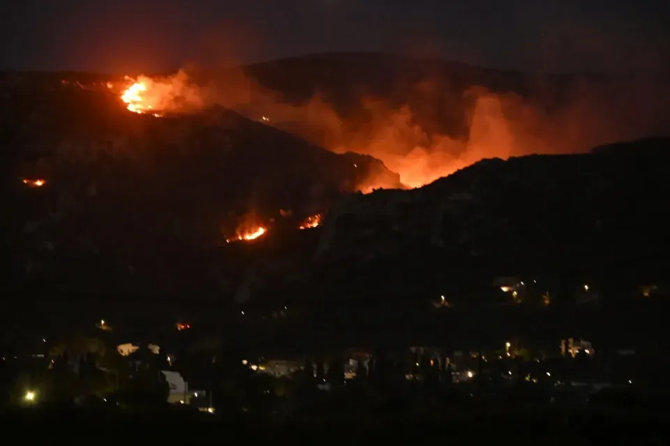 Kos Adası'nda Çıkan Orman Yangını Devam Ediyor