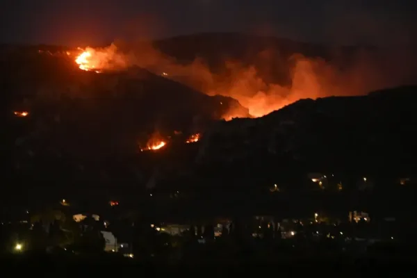 Kos Adası'nda Çıkan Orman Yangını Devam Ediyor
