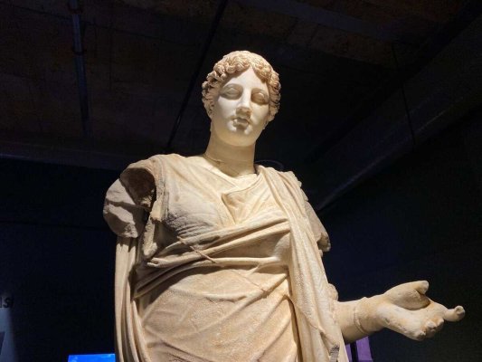 Nadir Hellenistik Tanrıça Hestia Heykeli Manisa Müzesi'nde Sergileniyor