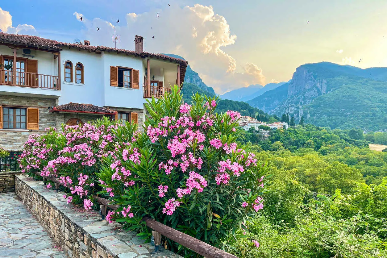 Litochoro'da hem Olimpos Dağı hem de Ege kıyısı kolay ulaşılabilir mesafede.