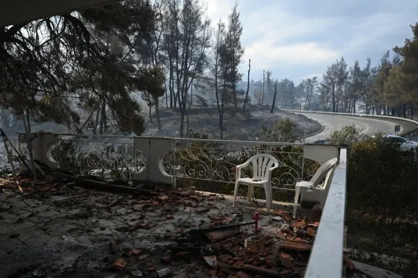 Yunanistan'da Aşırı Yangın Riski Uyarısı: Halkidiki'deki Orman Yangını Kontrol Altına Alındı