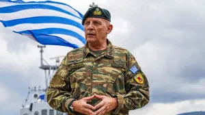 Eski Yunanistan Savunma Genelkurmay Başkanı Floros: "Yunan topraklarına adım atan önce yanacak"