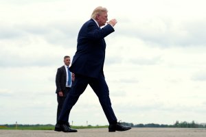Trump, Ekonomi Konuşmak İçin Nadir Bir Batı Ziyareti Yapacak: Anketler Zayıf Olduğunu Gösteriyor