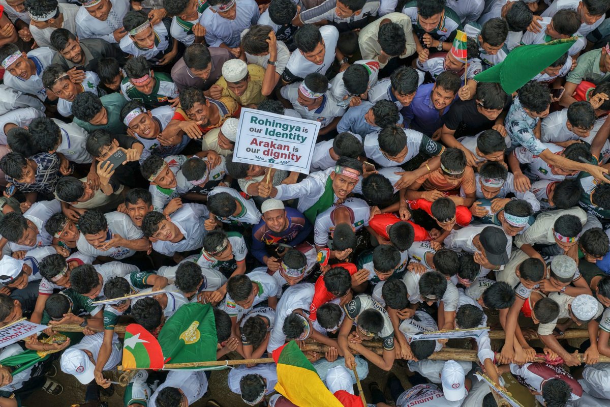 Bangladeş'te Rohingya Mültecileri Güvenli Dönüş için Toplandı