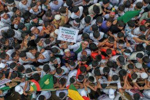 Bangladeş'te Rohingya Mültecileri Güvenli Dönüş için Toplandı