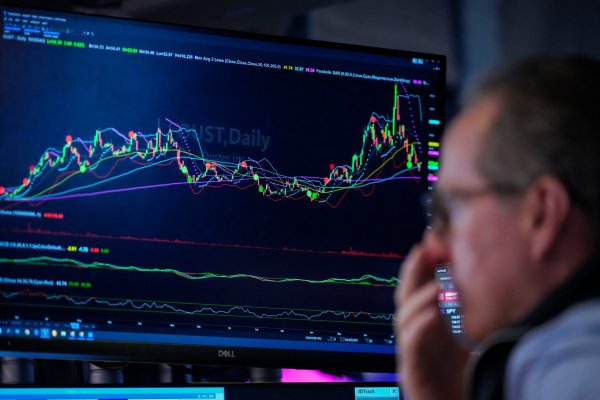 Petrol Fiyatlarındaki Düşüş Wall Street'teki Enflasyon Korkusunu Dindirirken Çip Hisseleri Yeniden Çakıldı