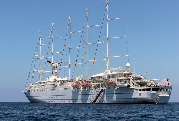 Muhteşem Beş Direkli Yolcu Gemisi Club Med 2 Girit'e Demirlendi