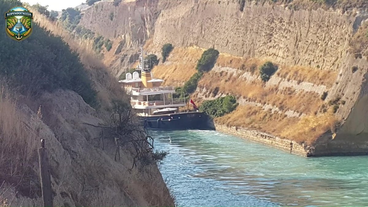 Milyon Dolarlık Lüks Yat BLUE II, Korint Kanalında Duvarlarla Çarpıştı