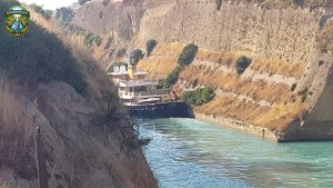 Milyon Dolarlık Lüks Yat BLUE II, Korint Kanalında Duvarlarla Çarpıştı