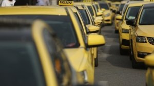 Atina'da Taksi Şoförü 600 Euro Gaspetmekten Tutuklandı