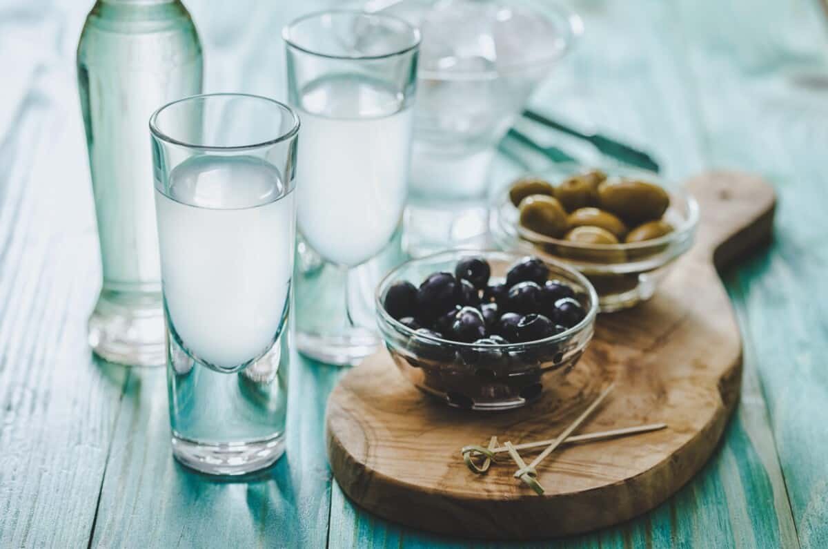 Camınızda Ne Var? Uzo, Tsipuro, Tsikudia ve Bira Açıklamaları