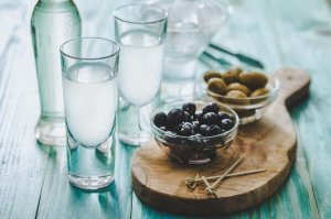 Camınızda Ne Var? Uzo, Tsipuro, Tsikudia ve Bira Açıklamaları