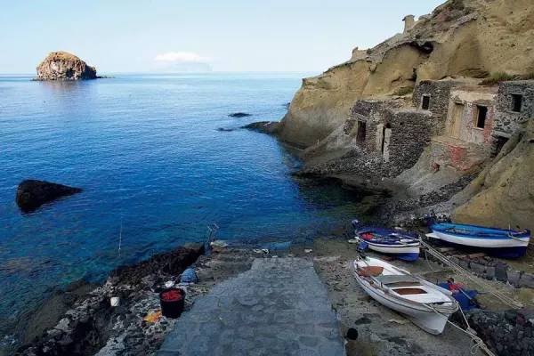 Yelkenliyle Keşfedilecek 5 Otantik ve Uzak Yunan Adası