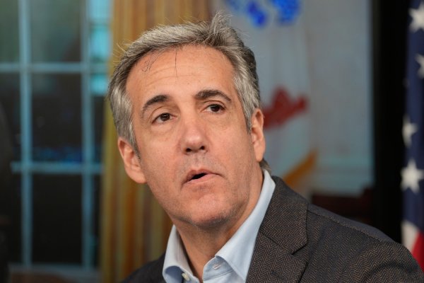 Trump’ın Eski İş Bitiricisi ve Sonrasında En Büyük Düşmanı Michael Cohen, Başkanı Radyo Programında Ağırlıyor