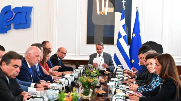 Yunanistan'da Kabine Toplantısı: Yaşayan Gideri, Turizm ve Yenilenebilir Enerji