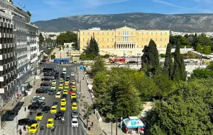 Yurt Dışındaki Seçmenler Yunanistan'daki Bir Sonraki Seçim İçin Yeniden Kayıt Yaptırmalı