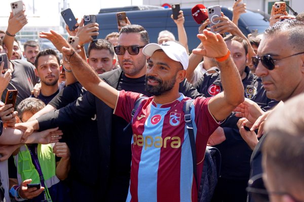 Liverpool Efsanesi Mohamed Salah, Trabzonspor'a Transfer İçin İstanbul'a Geldi
