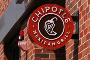 Chipotle, Salmonella Salgını Soruşturması Kapsamında Bazı Restoranlarından Jalapeño Biberlerini Çekti