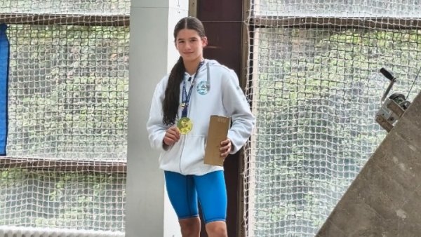 13 Yaşındaki Yunan Genç Sporcusu Marilena, Avrupa Genç İşitme Oyunları'nda Üç Madalya Kazandı