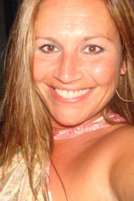 Victoria gülümserken