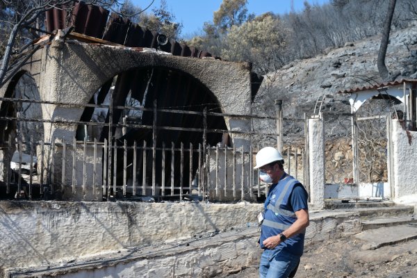 Salamina'da Yangın Hasar Tespit Çalışmaları Tamamlandı