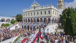Tinos Adası'ndaki Büyük Meryem Ana Pilgrimi