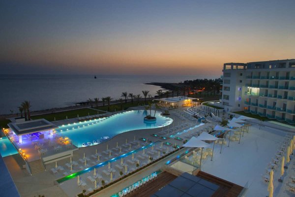 Kıbrıs'ta otel penceresinden düşen oğlunun cenazesi için İngiltere'ye gitmek isteyen babadan mahkemeye başvuru