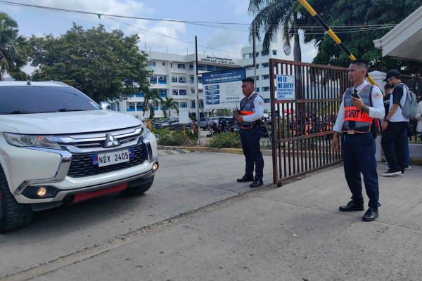Filipinler'de Öğrenci, Okul Arkadaşını ve Kendisini Öldürdü