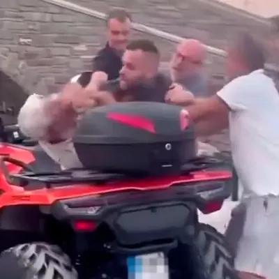 Paros'ta Şiddete Dönüşen Çılgın Park Yeri Kavgası