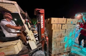 Zakynthos Festivalinde Forklift Sürprizi: Tabaklar Palet Palet Sahneye Taşındı