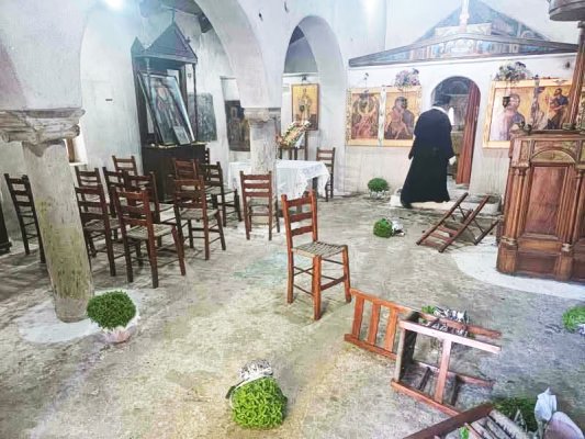 Yunanistan'da Kiliseye Vandalizm