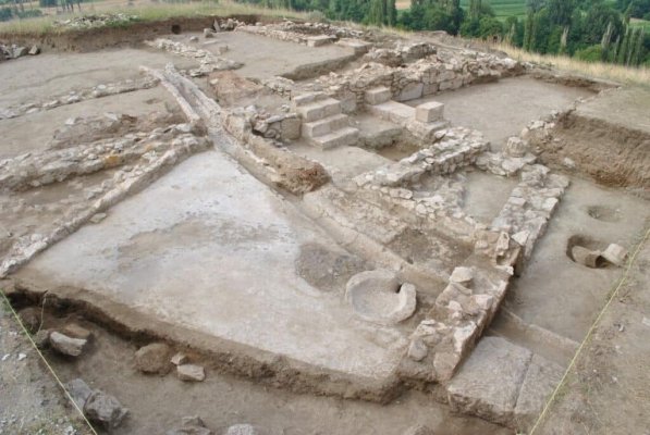 Kuzey Makedonya'da Antik Yunan Konağı ve Yazıtlar Bulundu