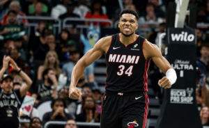 Giannis Antetokounmpo, Oğlunu Hikayesinin Başladığı Yere Götürdü