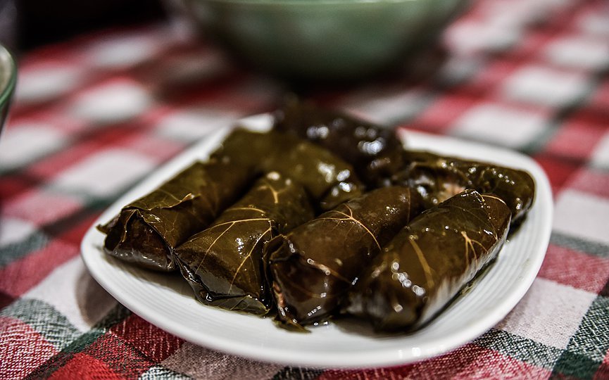Avgolemono Soslu Dolmadakia: Kalymnos Usulü Yaprak Sarma